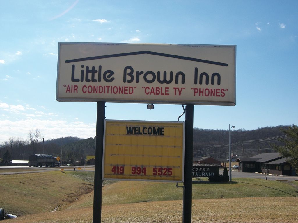 Mohican Little Brown Inn Loudonville Exterior photo